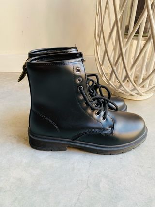 Botines negros cordones NUEVOS 39