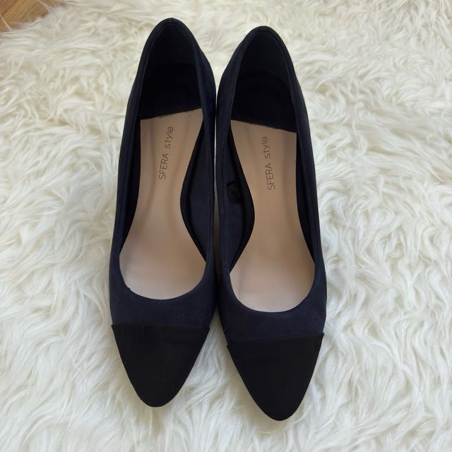 Zapatos de tacón ancho contraste azul negro