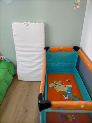 Cuna plegable Jané con colchón y nórdico 