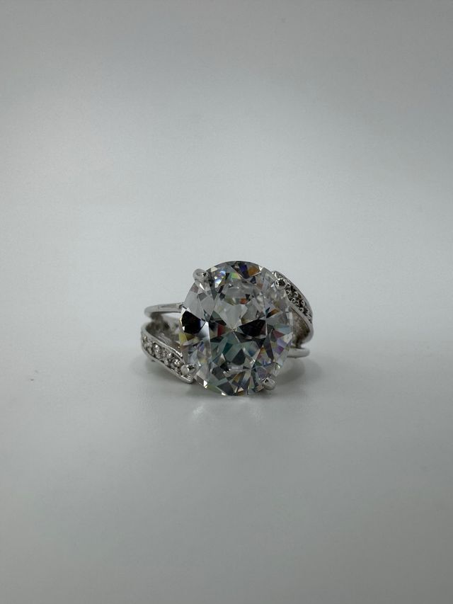 Anillo de Rodio y Piedras preciosas