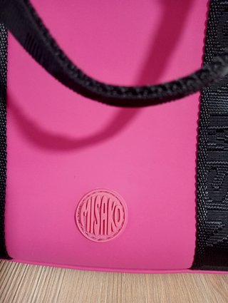 Precioso bolso fucsia Misako