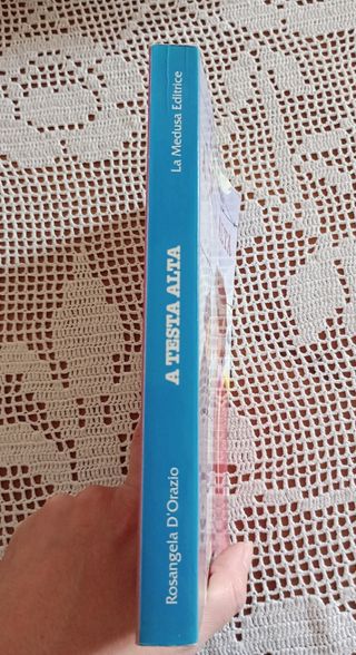 Libro didattico "A testa alta" di R. D'Orazio 