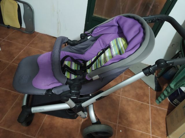 Carro, cochecito para bebé con complementos