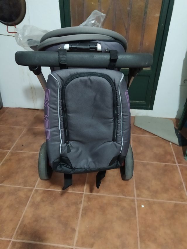 Carro, cochecito para bebé con complementos