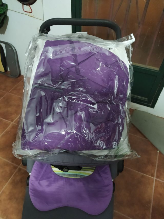 Carro, cochecito para bebé con complementos