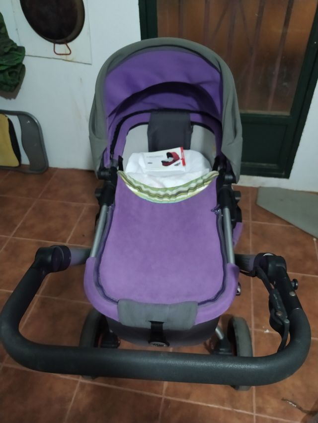 Carro, cochecito para bebé con complementos