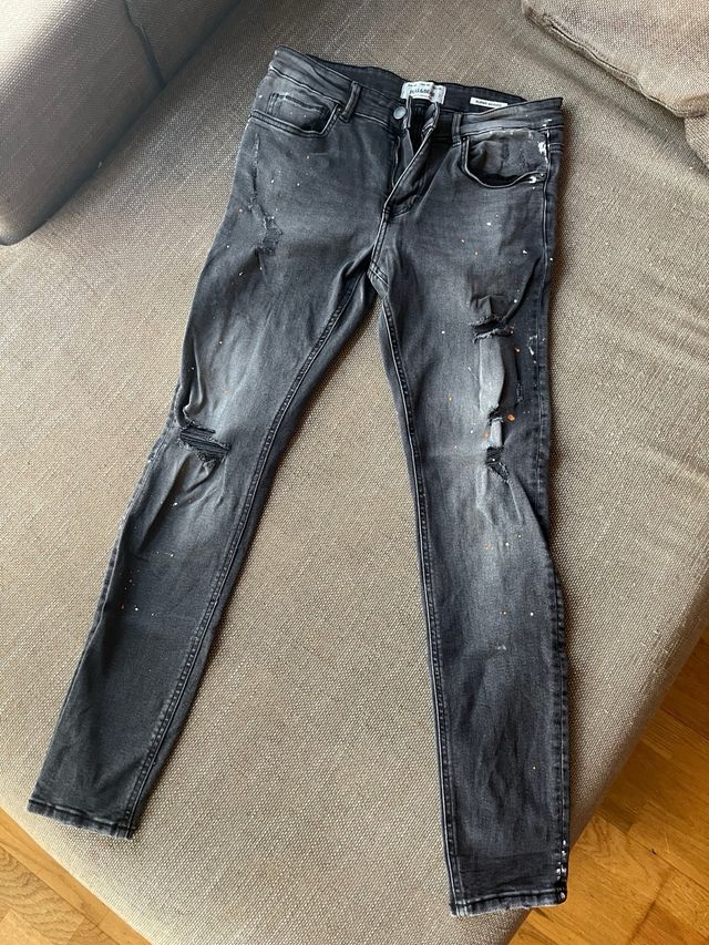 Pantalon tejano roto Pull&Bear