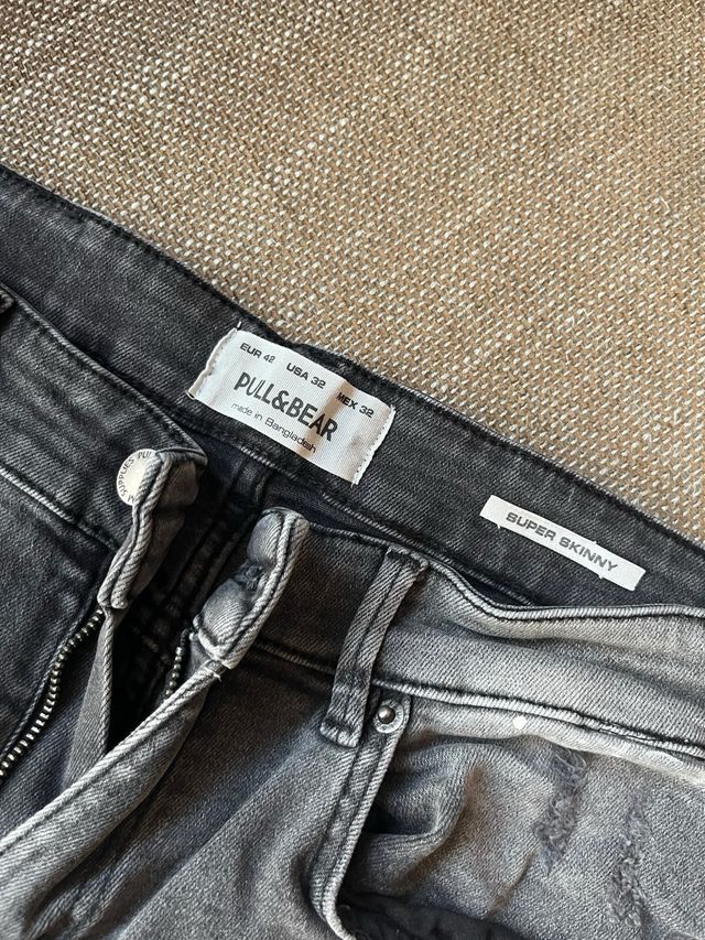 Pantalon tejano roto Pull&Bear