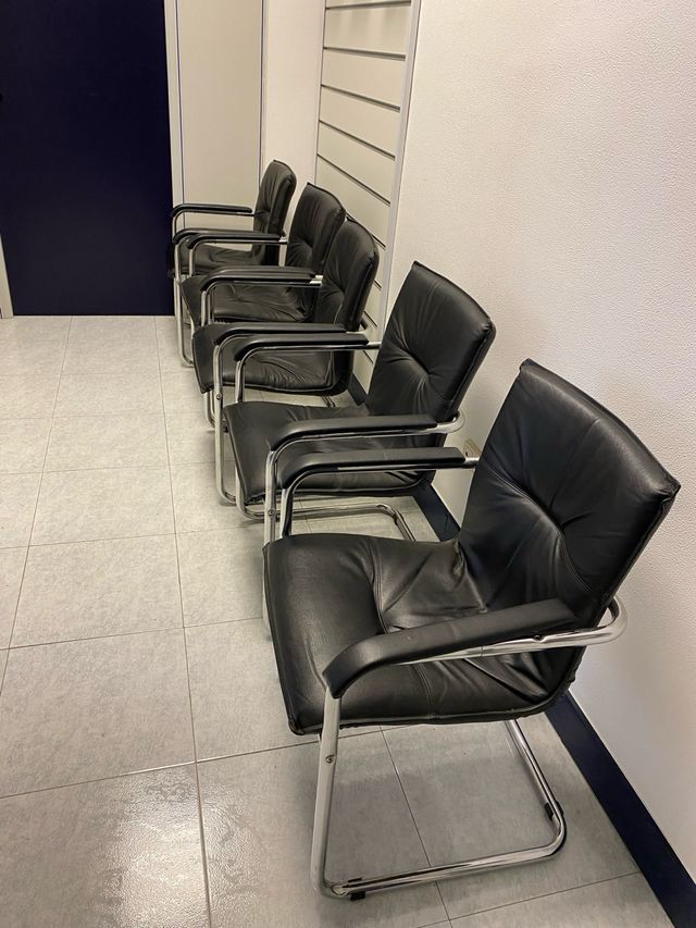 Butacas ó Sillas (son las cinco)