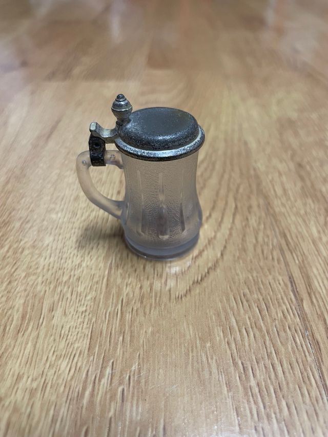 Tazas pequeñas antiguas