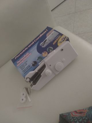 Macchina da cucire portatile nuova