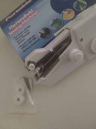 Macchina da cucire portatile nuova