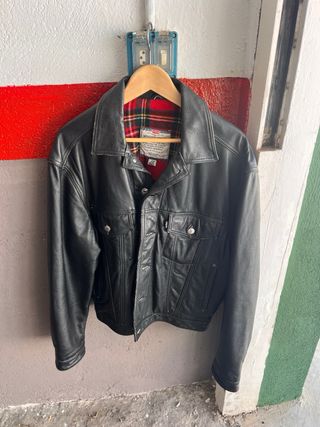 Chaqueta levis cuero corte tejanos con forro escoc
