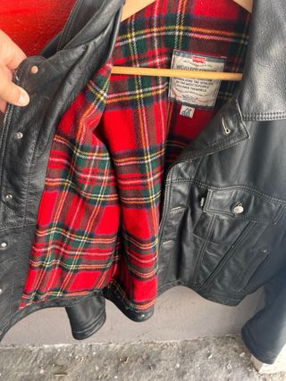 Chaqueta levis cuero corte tejanos con forro escoc