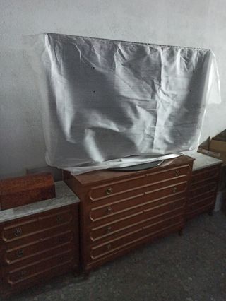 Cómoda y mesitas de dormitorio