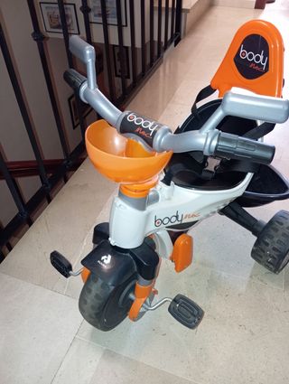 Triciclo body max. Marca: Injusa. 