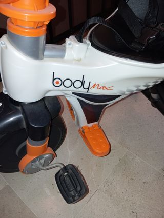 Triciclo body max. Marca: Injusa. 