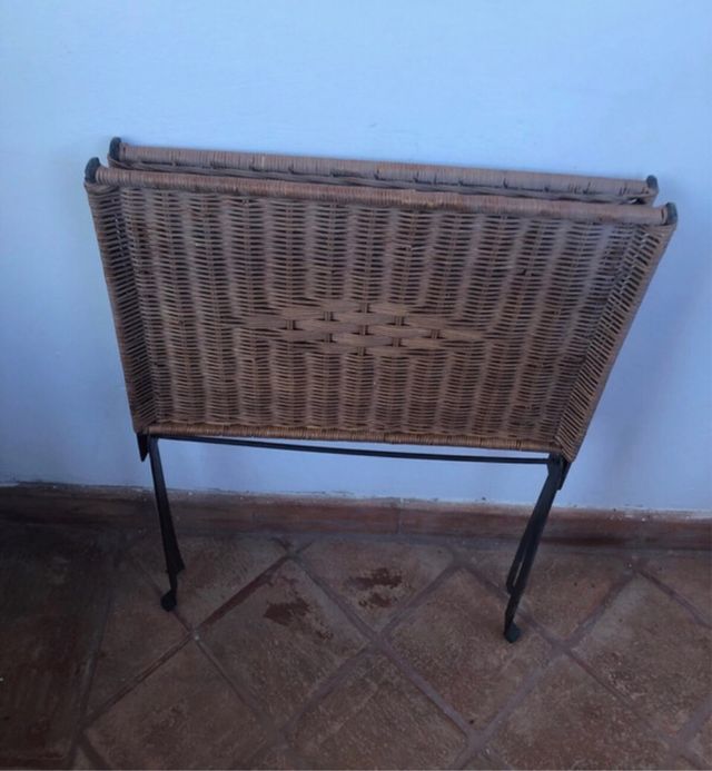 Portariviste pieghevole in vimini