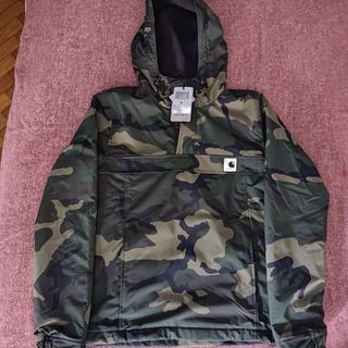 Canguro carhatt con etiquetas