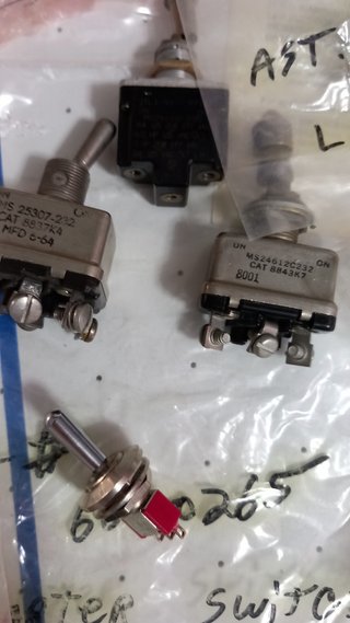 se vende material de avionica