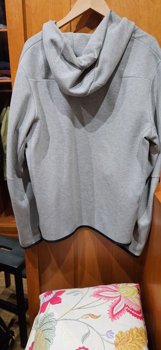 Chaqueta Nike Tech T. L gris 