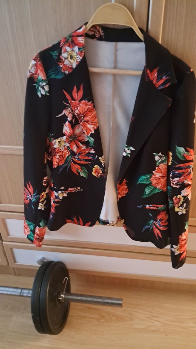 Bonita chaqueta de flores