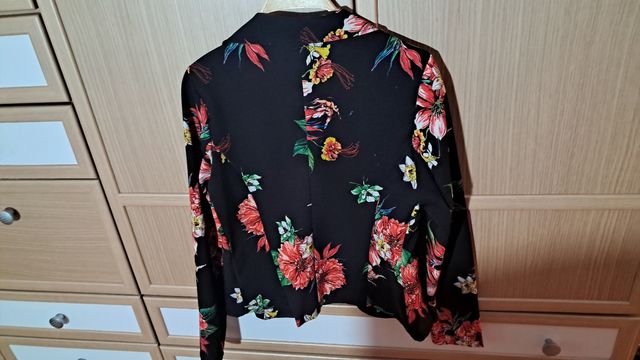Bonita chaqueta de flores