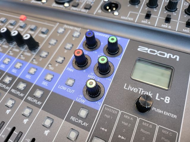 Zoom LiveTrak L-8