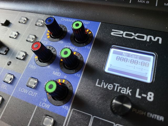 Zoom LiveTrak L-8