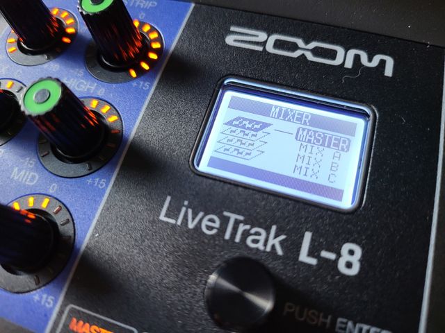 Zoom LiveTrak L-8