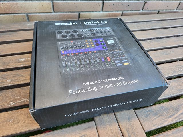 Zoom LiveTrak L-8