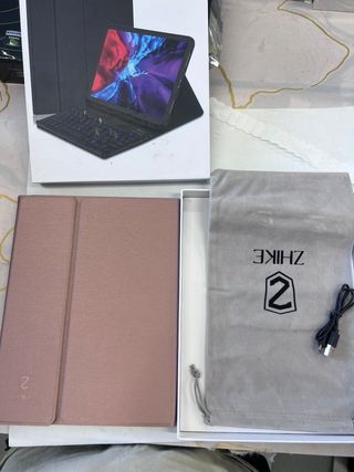 ZHIKE Funda con Teclado para iPad,con italiano