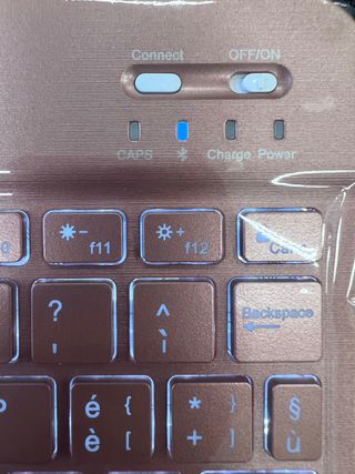 ZHIKE Funda con Teclado para iPad,con italiano