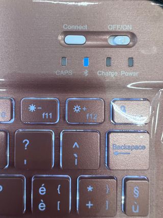 ZHIKE Funda con Teclado para iPad,con italiano