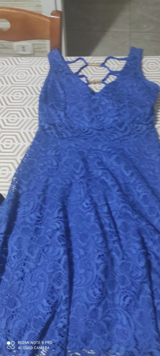 Vestitino tutto merlettato molto bello e