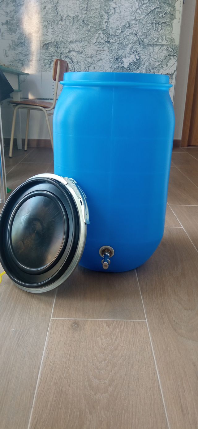 HELGUEFER-Bidón 60L ballesta con grifo metálico