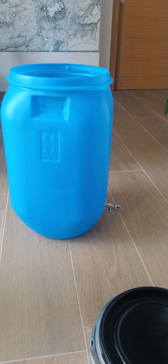 HELGUEFER-Bidón 60L ballesta con grifo metálico