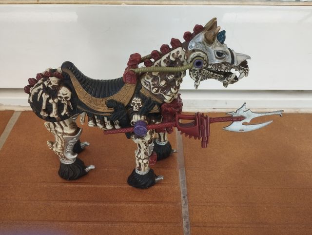 Caballo con lanza skeleton warriors años 90