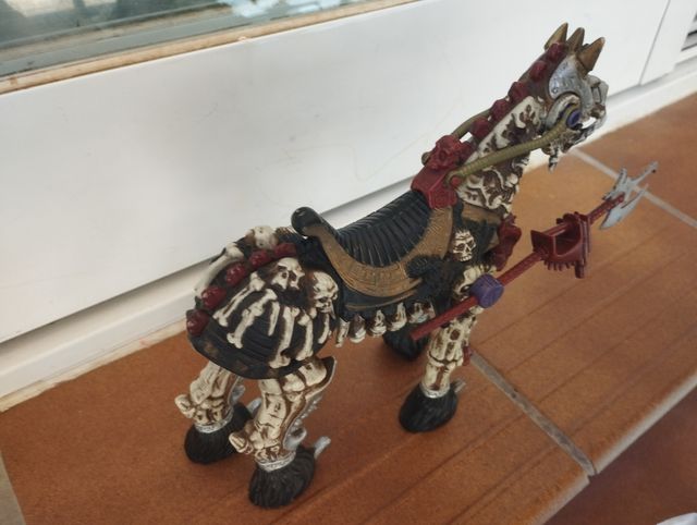 Caballo con lanza skeleton warriors años 90