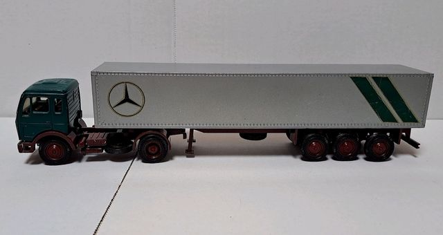 Trailer Mercedes Benz de NZG 1/50.