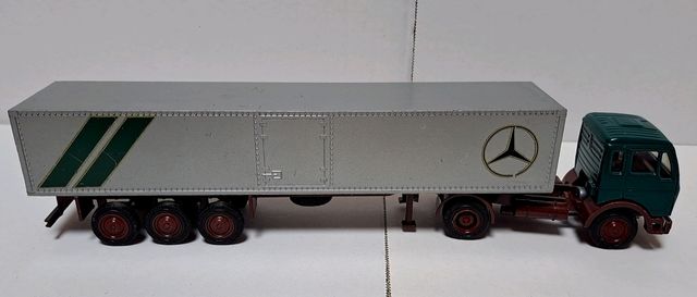 Trailer Mercedes Benz de NZG 1/50.