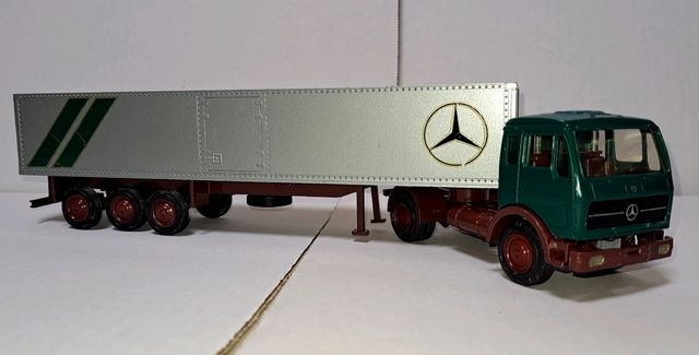 Trailer Mercedes Benz de NZG 1/50.