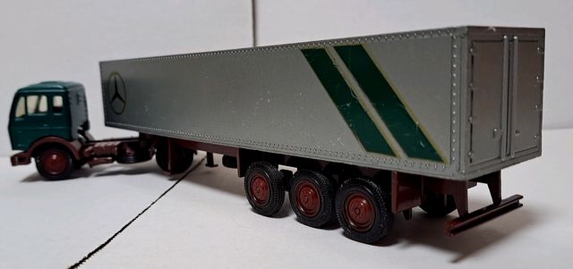 Trailer Mercedes Benz de NZG 1/50.