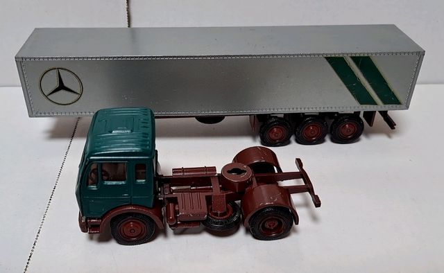 Trailer Mercedes Benz de NZG 1/50.