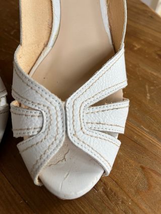 Sandalia de tacón blanca talla 38 de ZARA