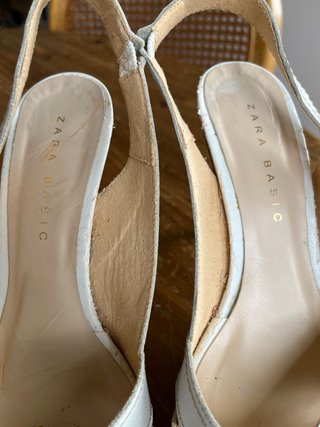 Sandalia de tacón blanca talla 38 de ZARA