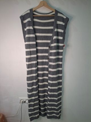 Túnica de punto sin mangas talla única.