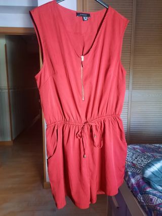 Mono corto rojo burdeos