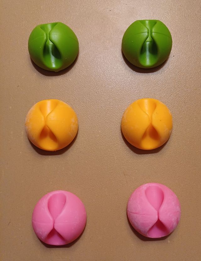 6 CLIPS ADHESIVOS para CABLES