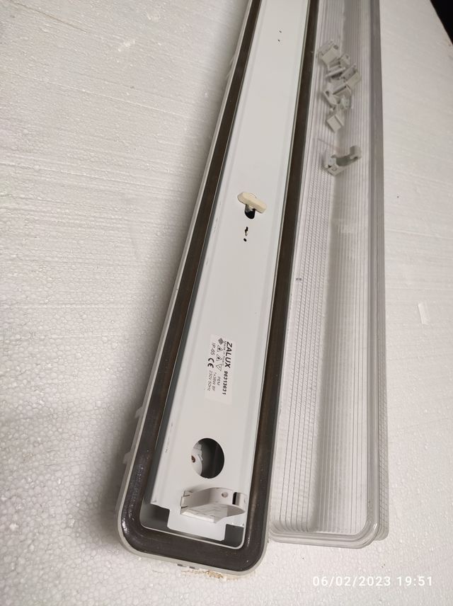 Schermo impermeabile, per tubo LED, 120 cm.